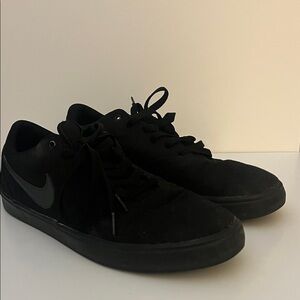 Nike Men's Black and Gray Sneakers